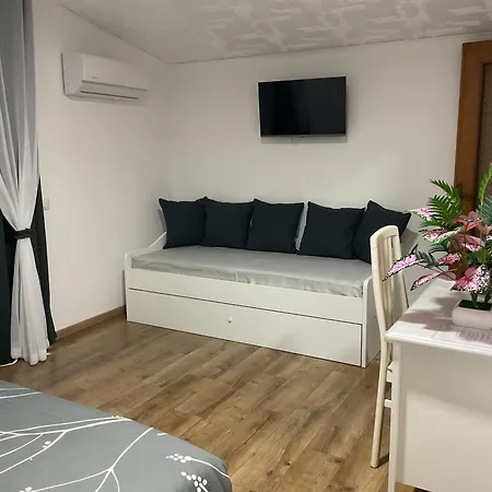 Airport And Go Bed & Breakfast